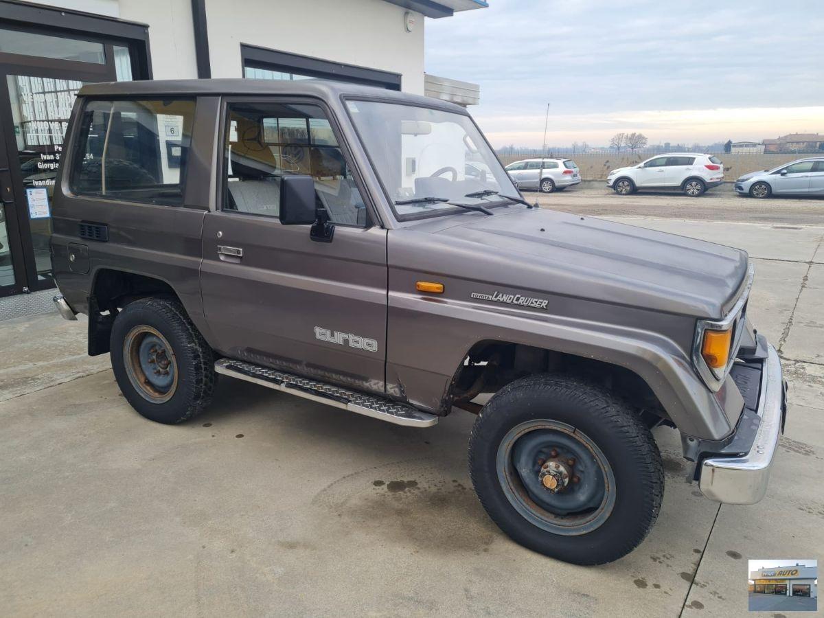 TOYOTA Land Cruiser 2.4 turbodiesel LJ70 LX