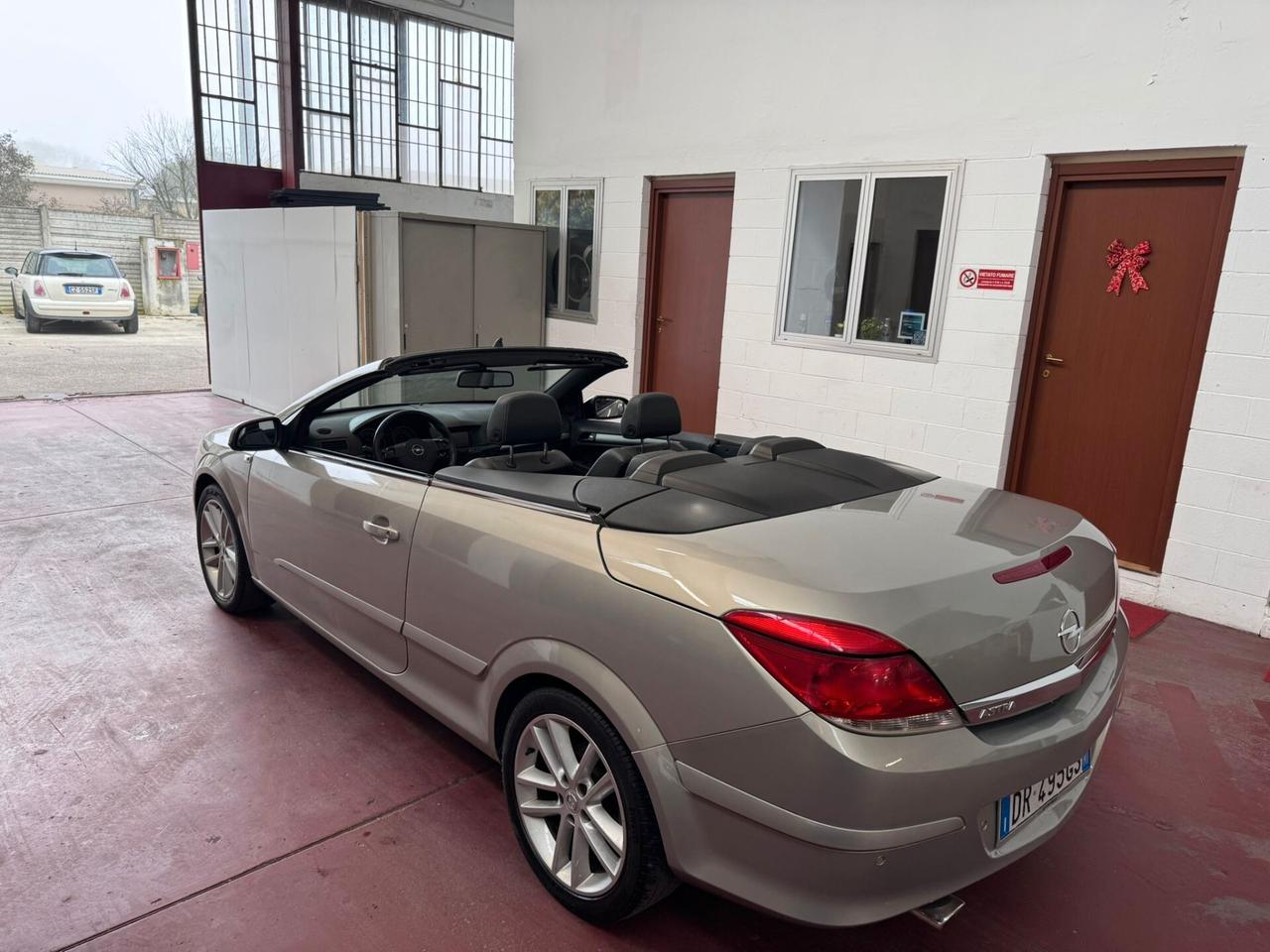 Opel Astra TwinTop 1.8 16V VVT Cosmo GPL