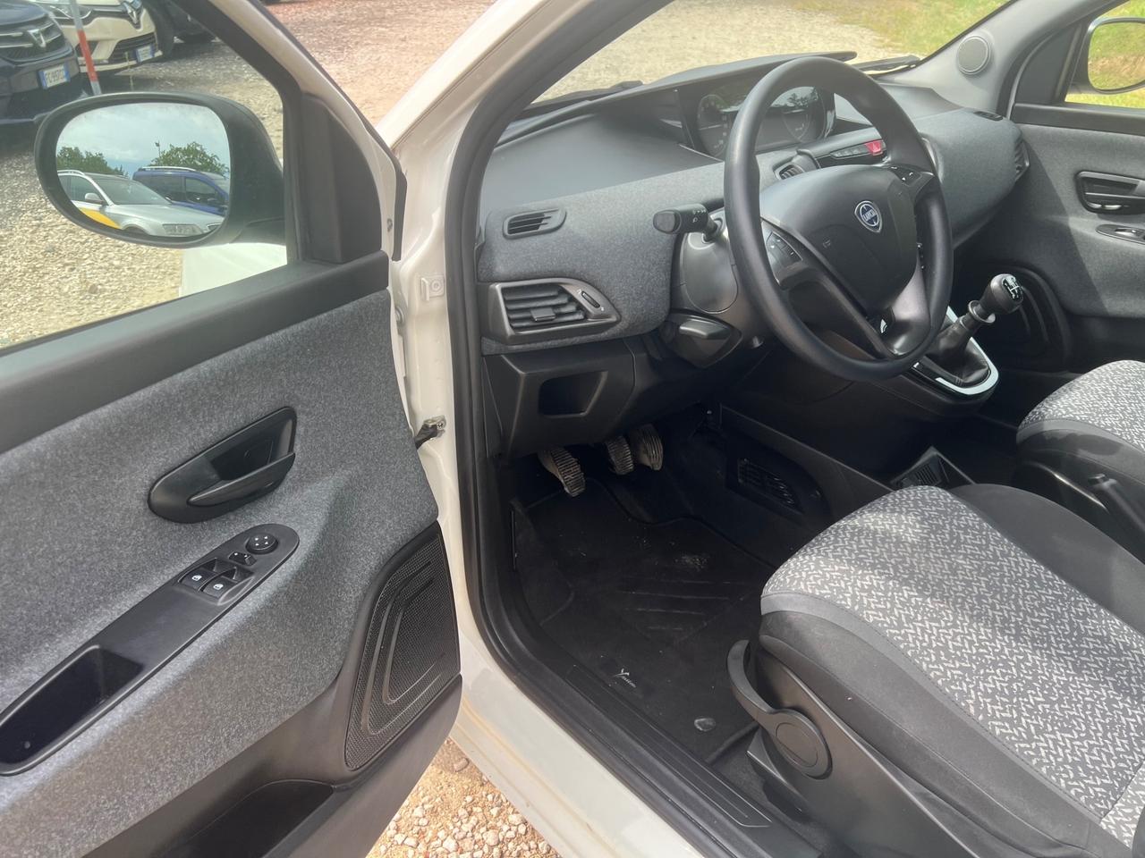 Lancia Ypsilon 1.2 69 CV Platinum NEOPATENTATI PERMUTE RATE GARANZIA