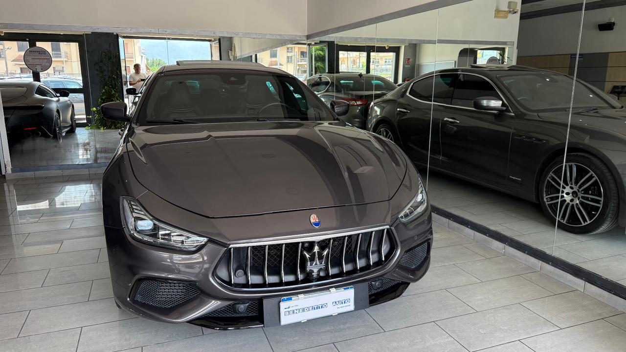 Maserati Ghibli V6 Diesel 275 CV Gransport TETTO