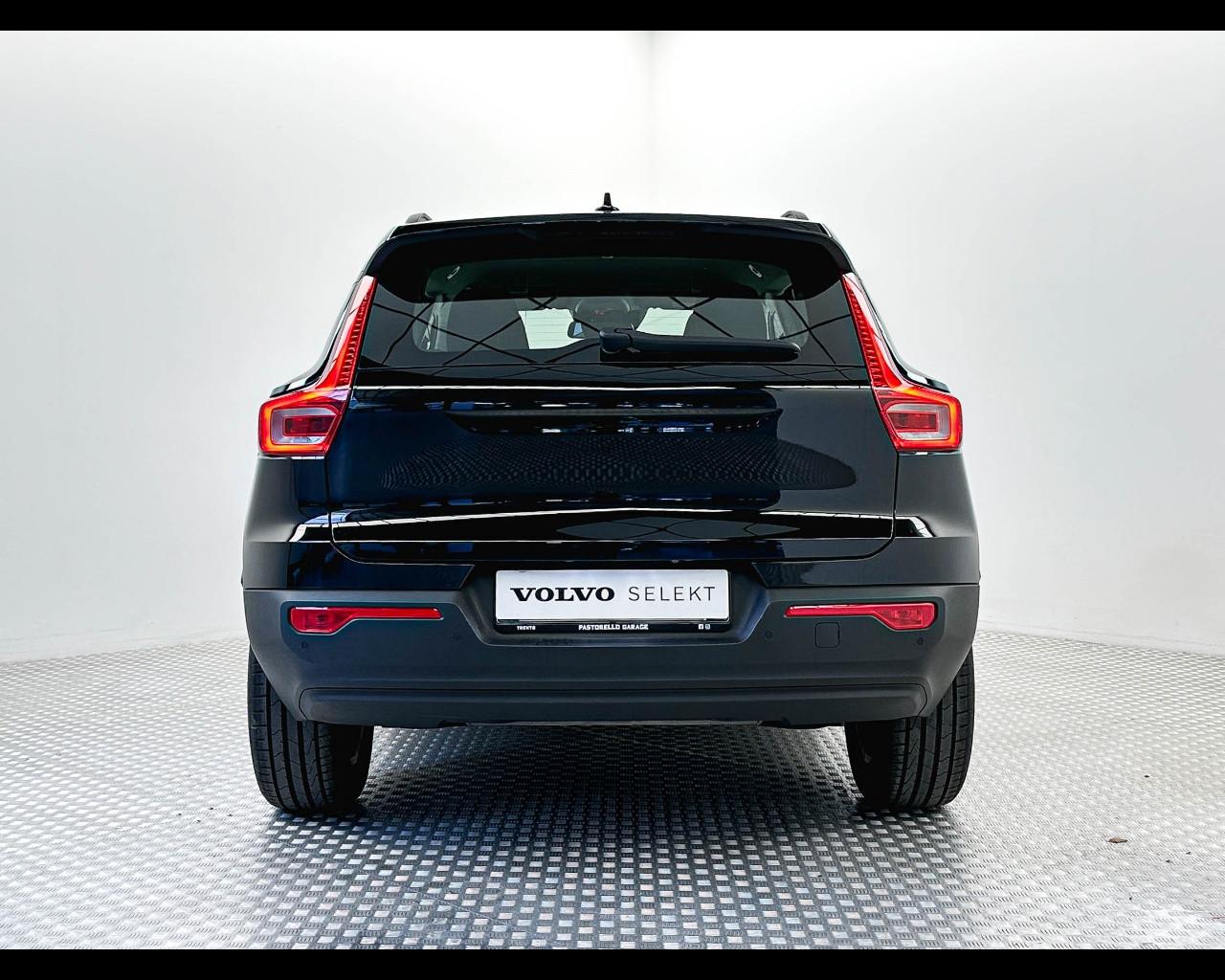 VOLVO XC40 T2 Momentum Core