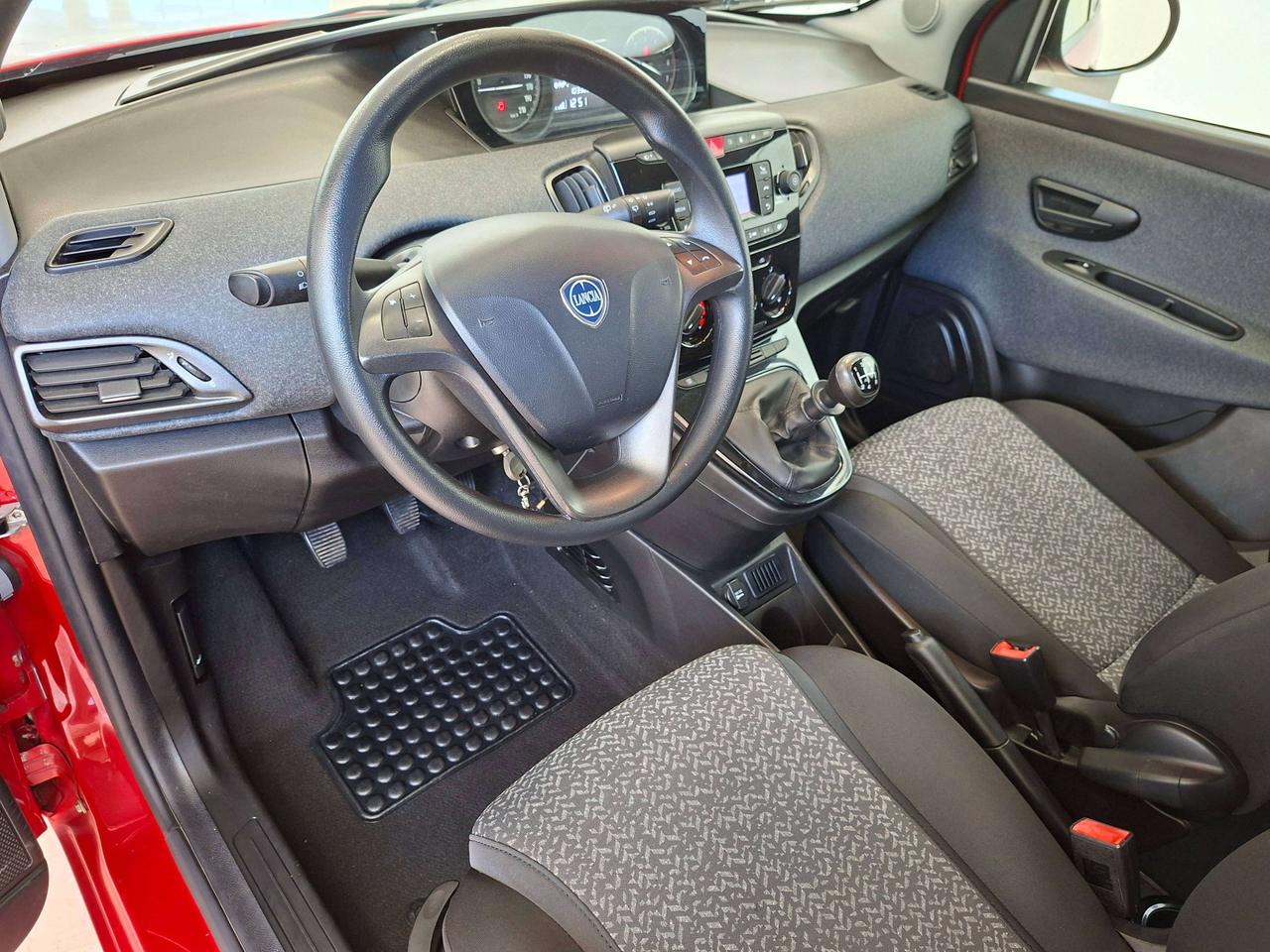 Lancia Ypsilon 0.9 t.air ecochic metano 85 CV