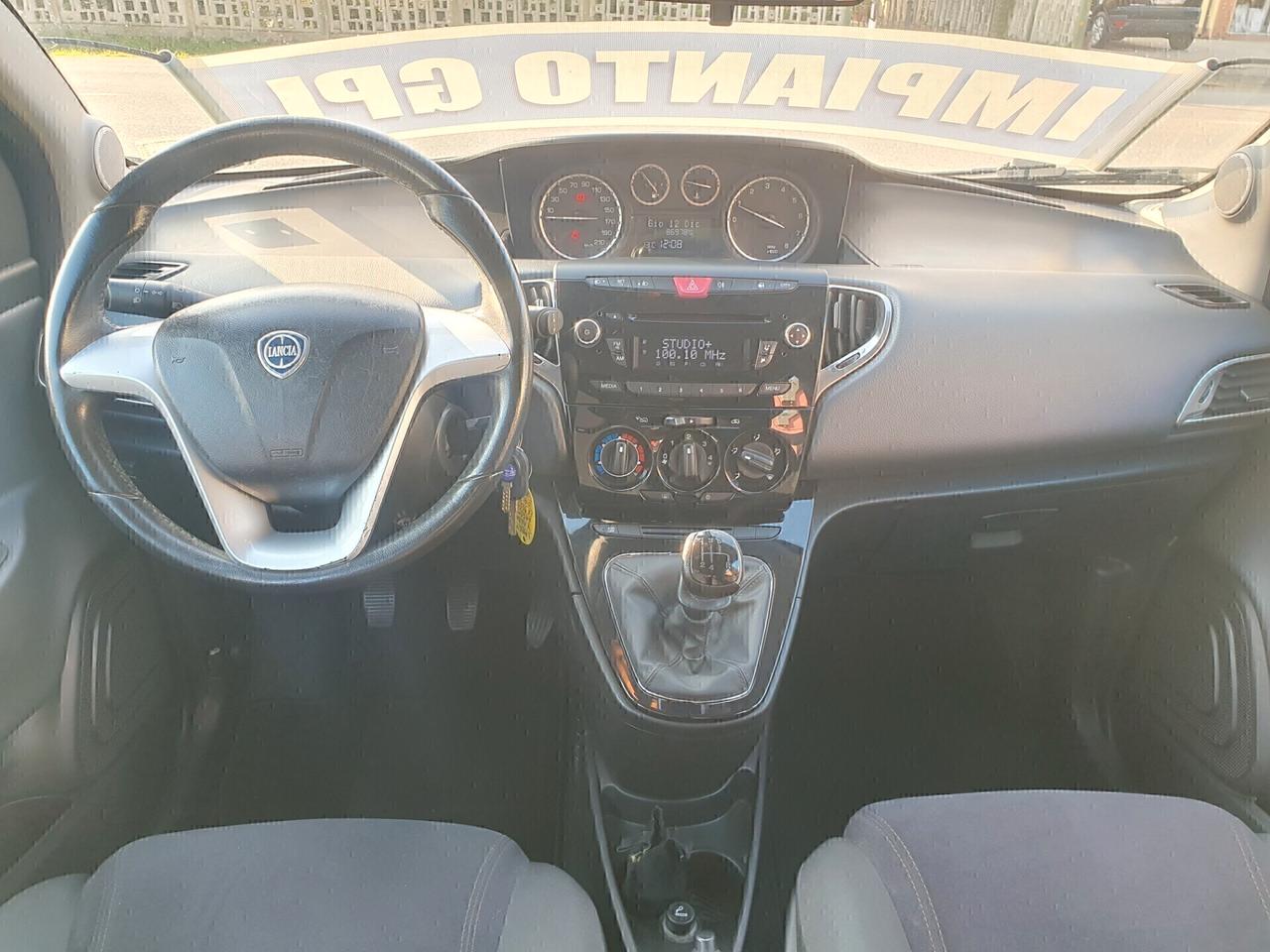 Lancia Ypsilon 1.2 benzina GPL Neopatent 2013
