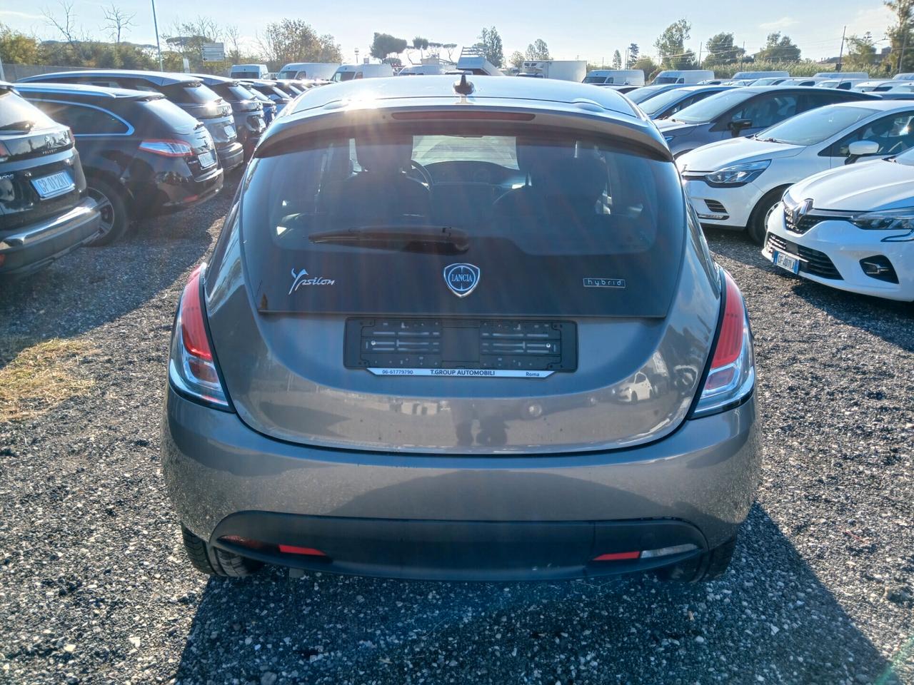 Lancia Ypsilon 1.0 FireFly S&S Hybrid Ecochic Silver