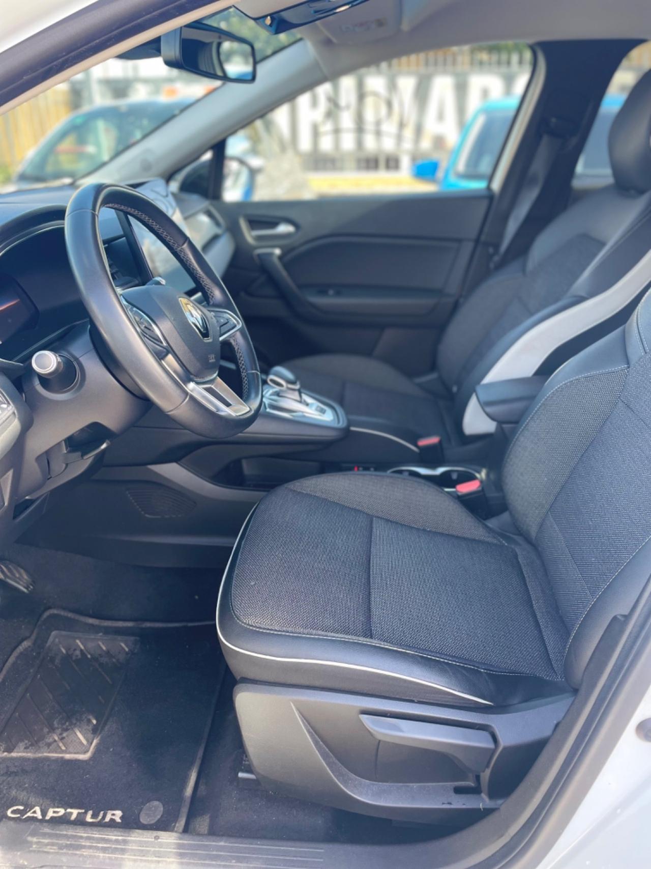 Renault Captur Plug-in Hybrid E-Tech Intens