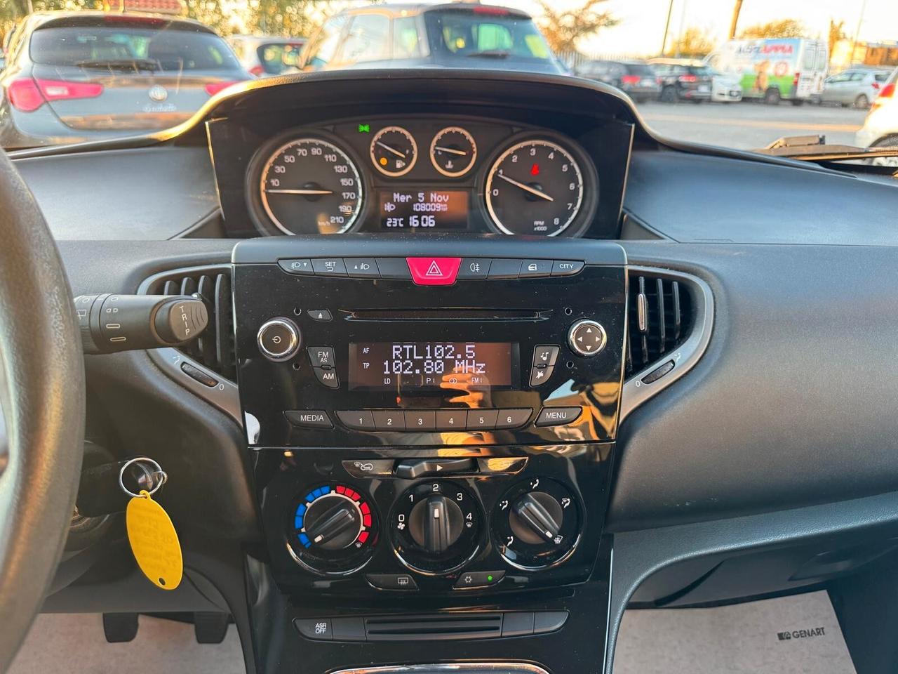 Lancia Ypsilon 1.2 BENZINA NEOPATENTATI 2015