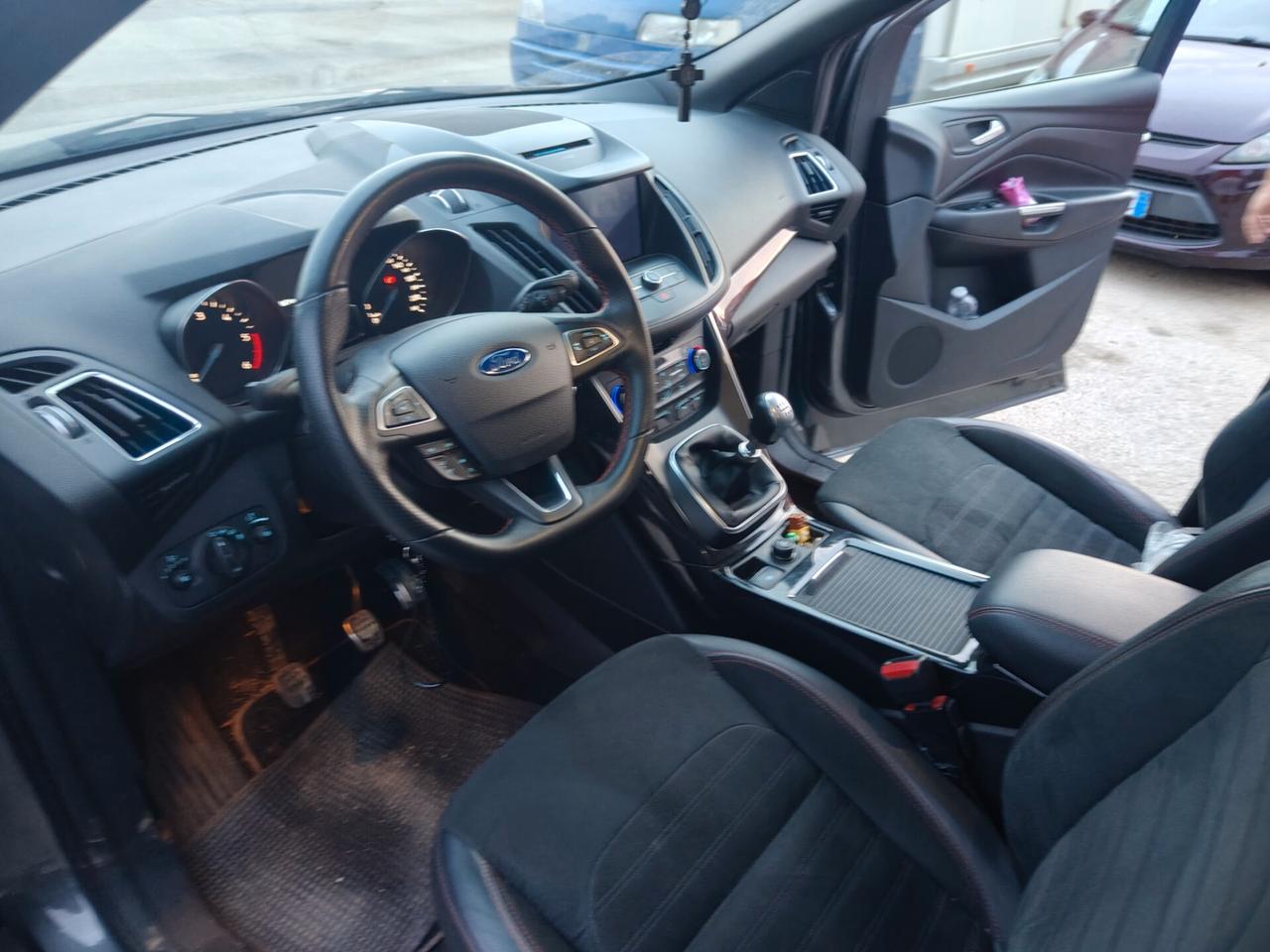 Ford Kuga 1.5 TDCI 120 CV S&S 2WD ST-Line