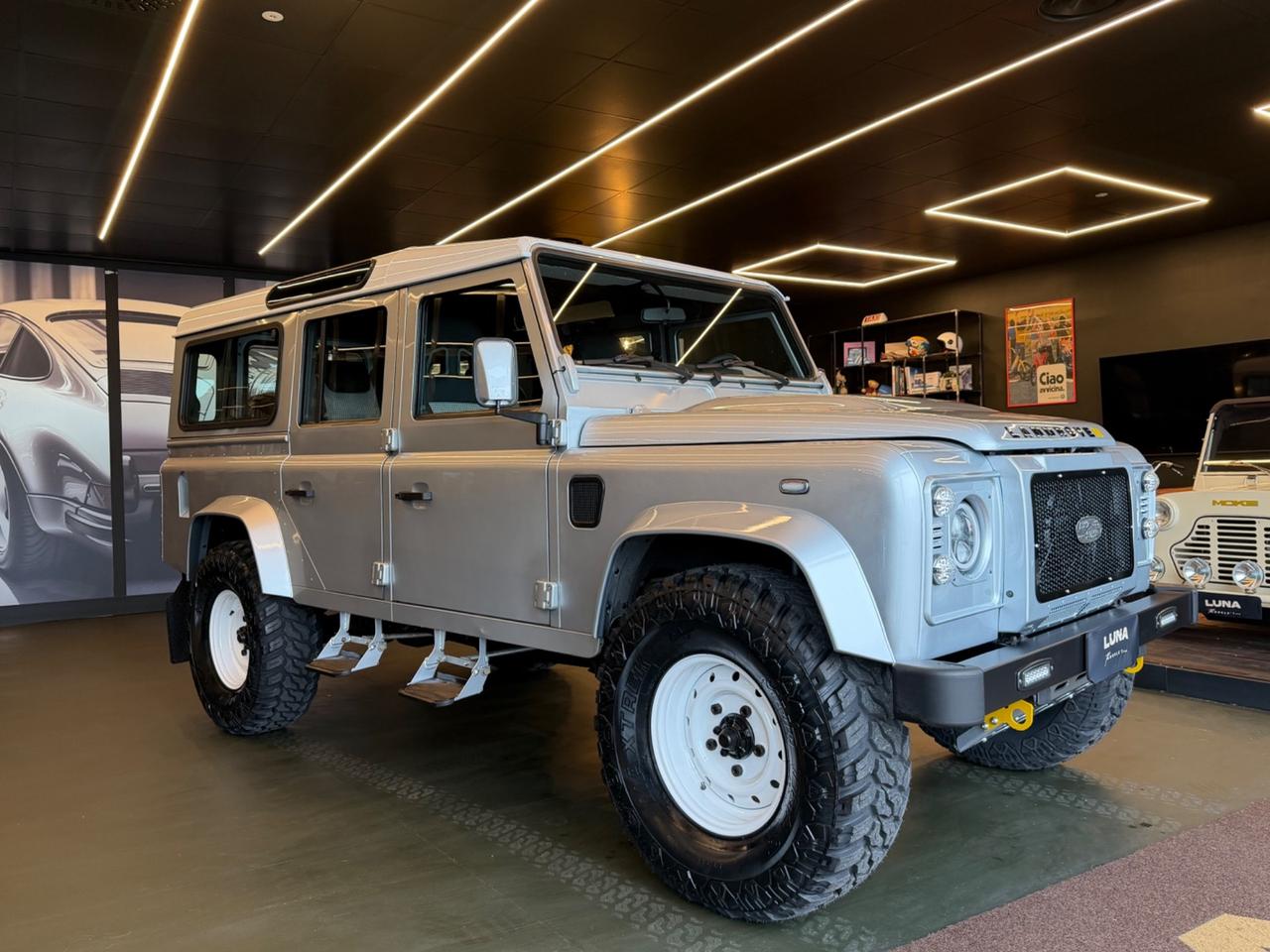Land Rover Defender 110 2.4 TD4 Station Wagon SE