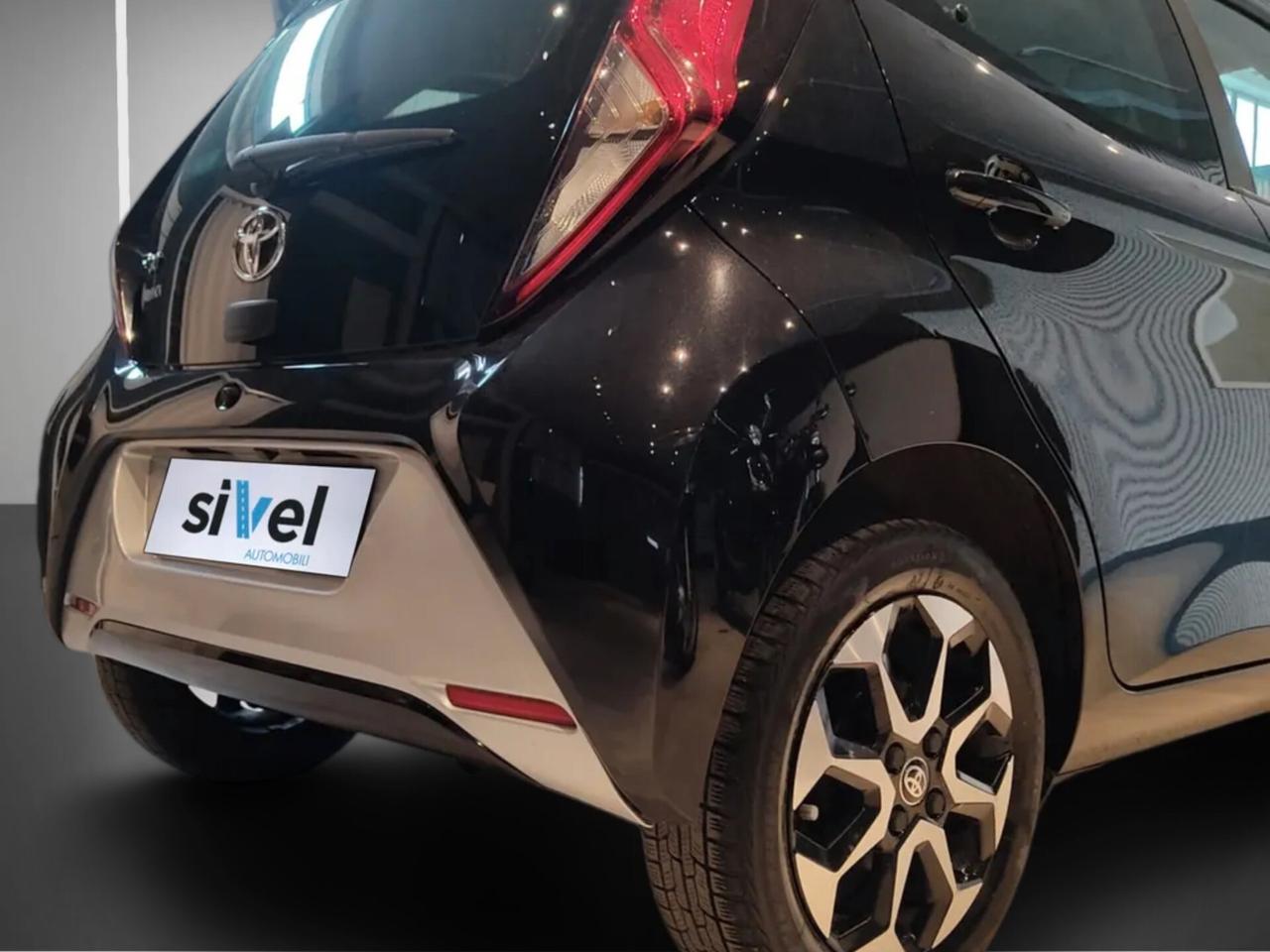 Toyota Aygo Connect 1.0 VVT-i 72 CV 5 porte x-clusiv
