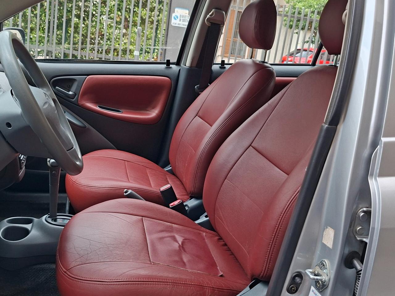 Toyota Yaris Yari 1.3 Sol auto, unico proprietario!