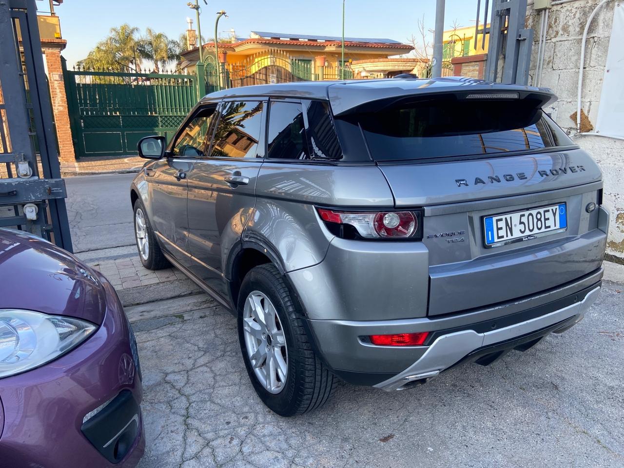 Land Rover Range Evoque 2.2 TD4 5p. Pure