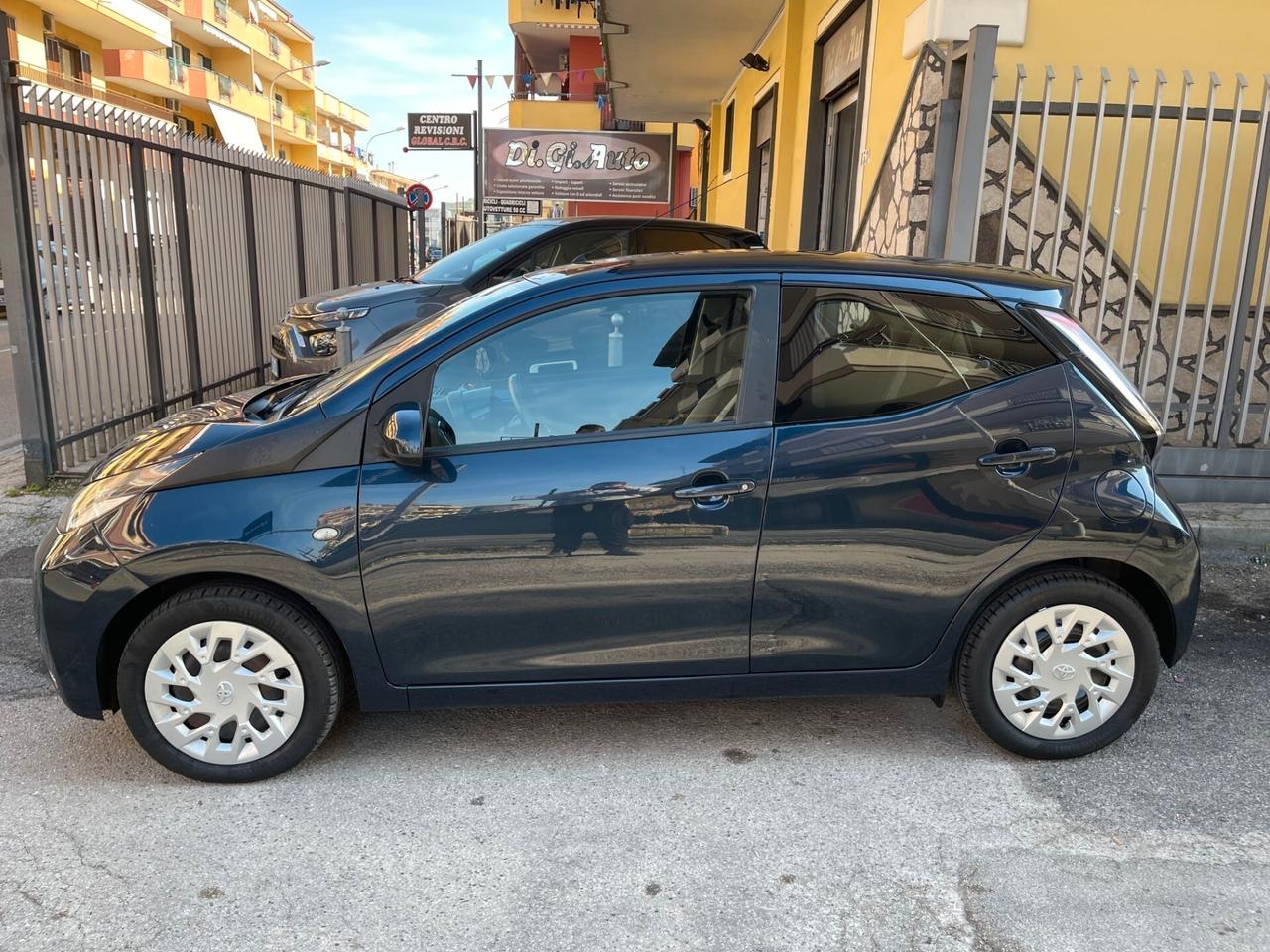 Toyota Aygo 1.0 VVT-i 69 CV 5 porte x-cite