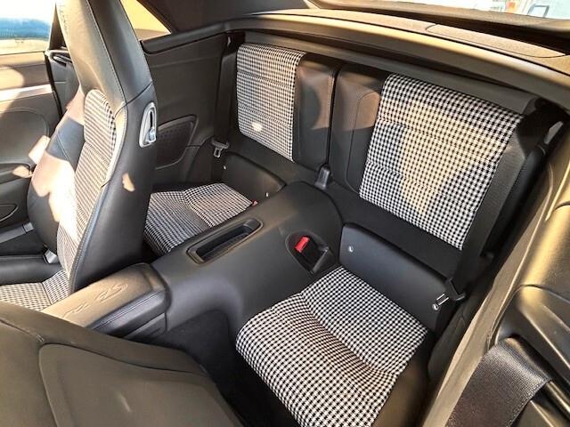 Porsche 911 Carrera 4S Cabriolet PDK Interni heritage design