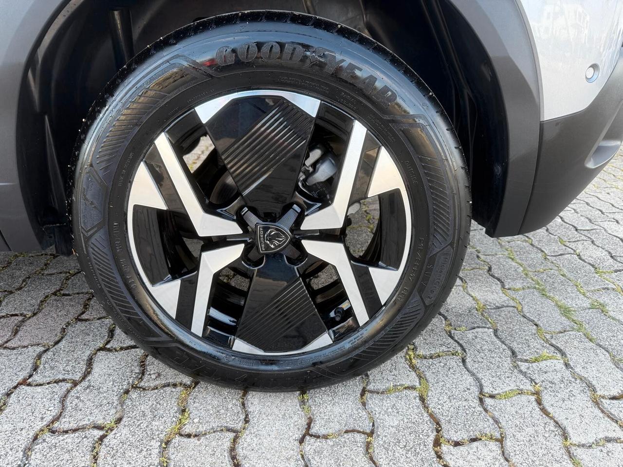 Peugeot 2008 PureTech 100 S&S Allure - ok neopatentati -