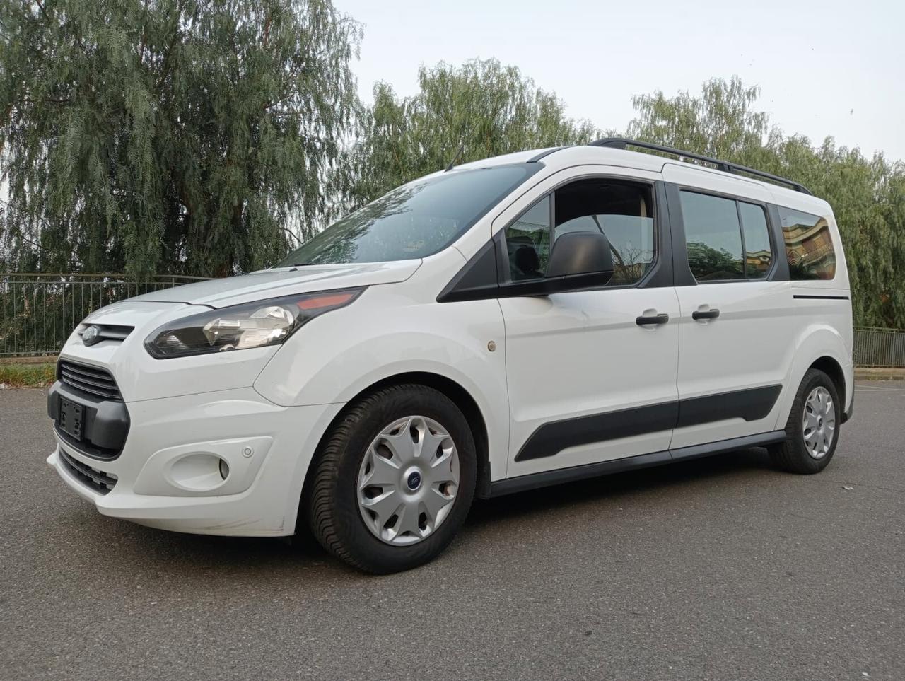 Ford Tourneo Connect Pianale ribassato con rampa disabili in carrozzina