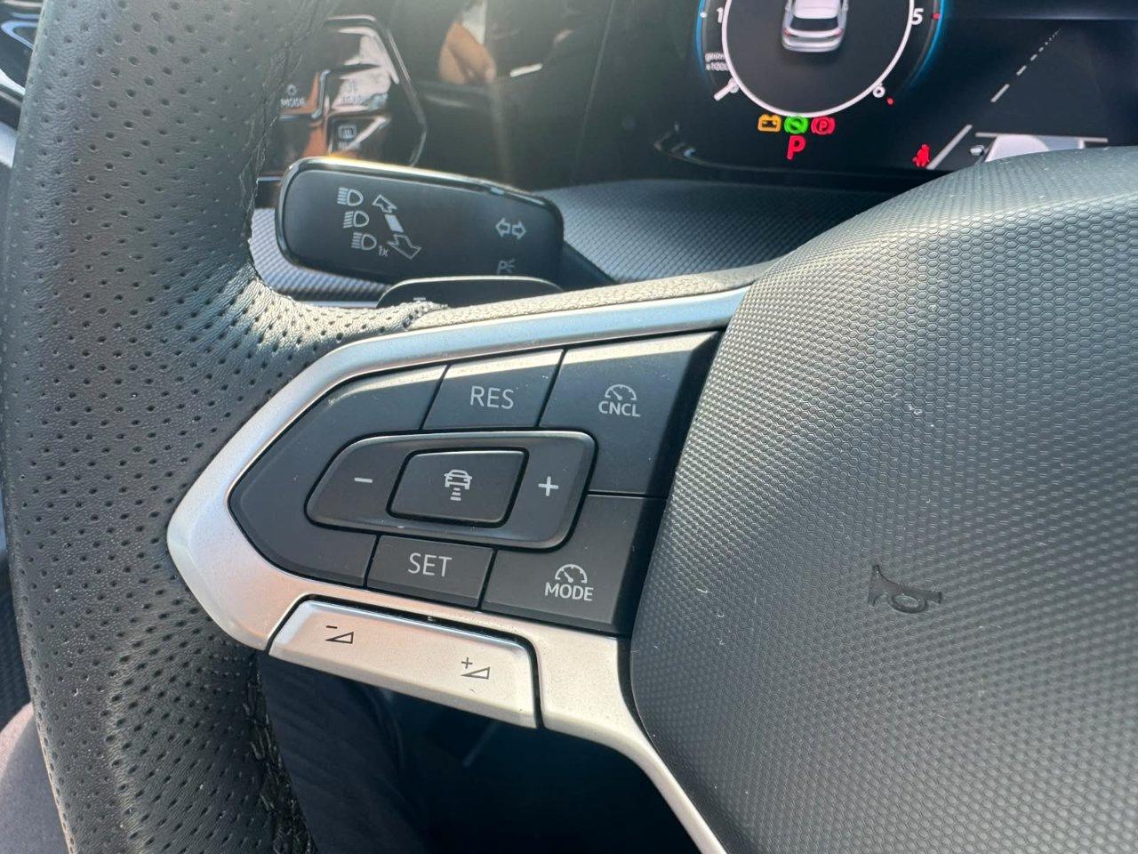 Volkswagen Golf 2.0 tdi R-Line 150cv dsg