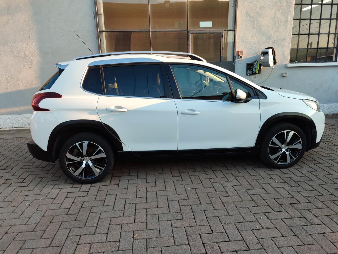 Peugeot 2008 BlueHDi 100 Allure