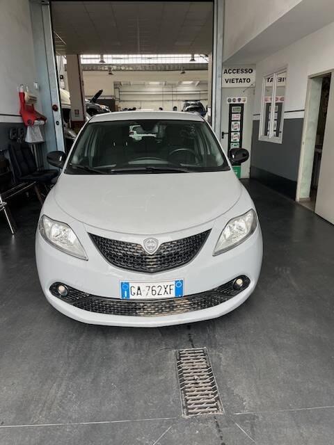 Lancia Ypsilon 1.0 firefly hybrid Gold s&s 70cv