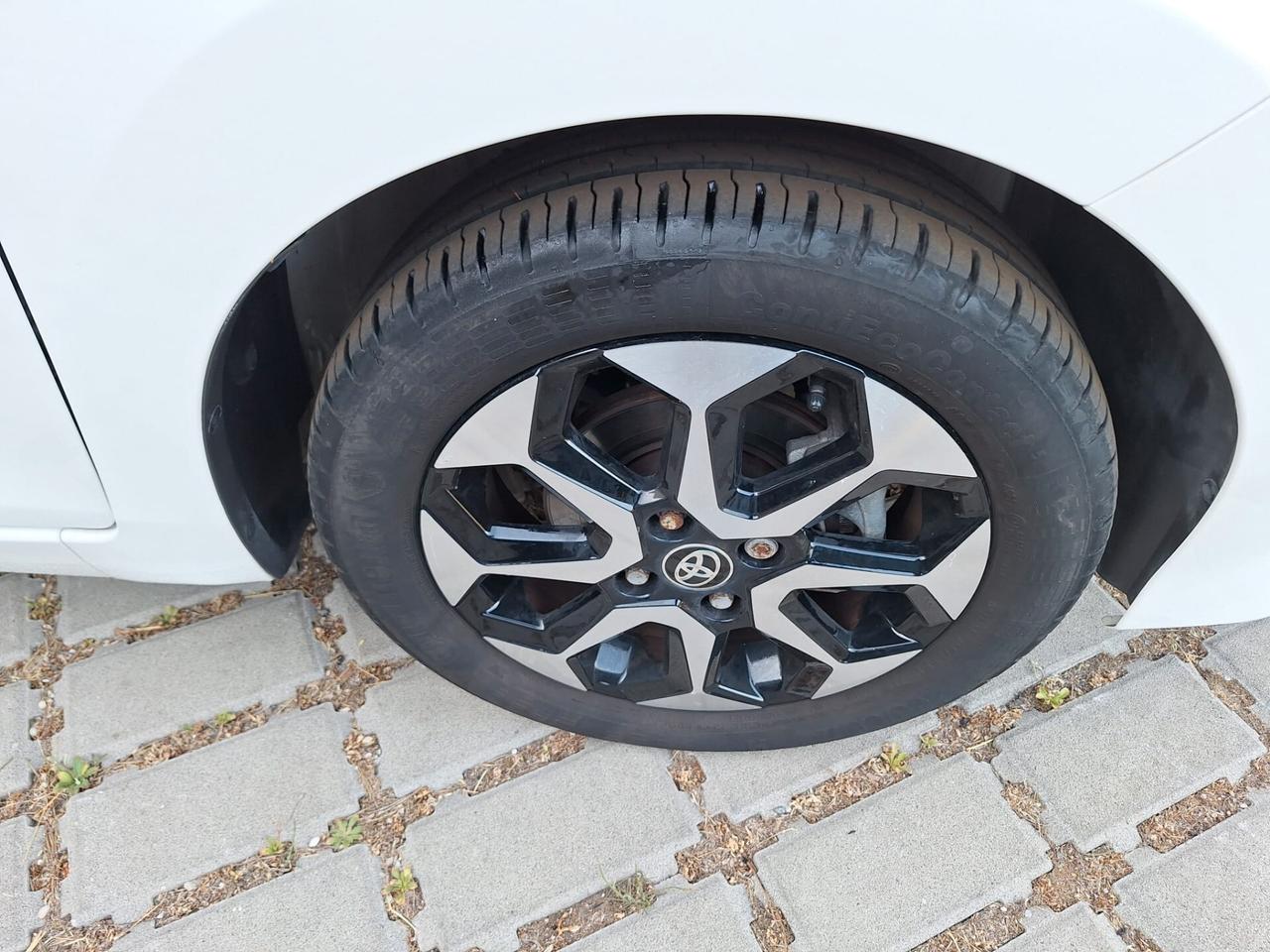 Toyota Aygo Connect 1.0 VVT-i 72 CV 5 porte x-fun