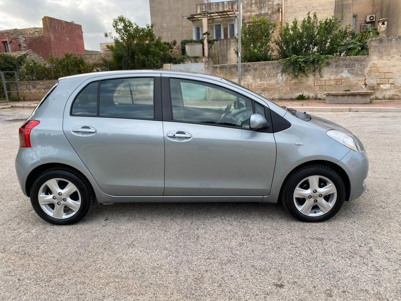 Toyota Yaris 1.3 5 porte Navi