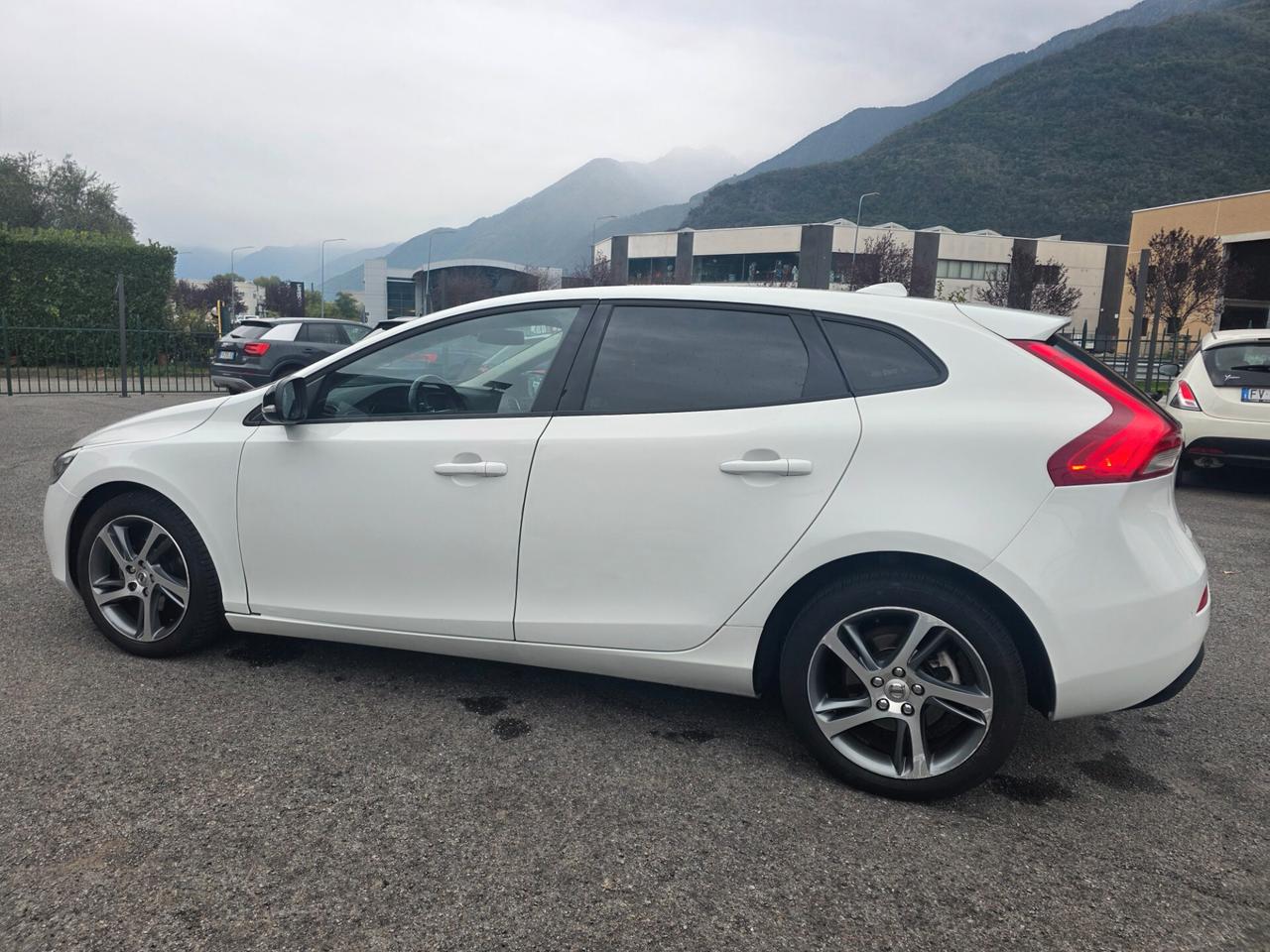 Volvo V40 D2 R-design Momentum