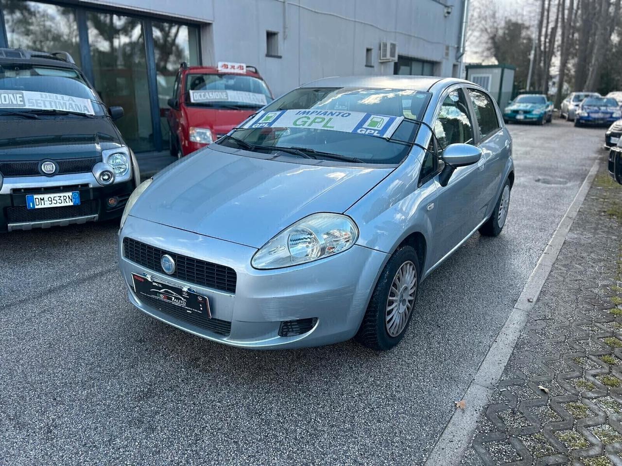 FIAT GRANDE PUNTO impianto GPL 1200 CV 65 km 181.525 certificati X NEOPATENTATI