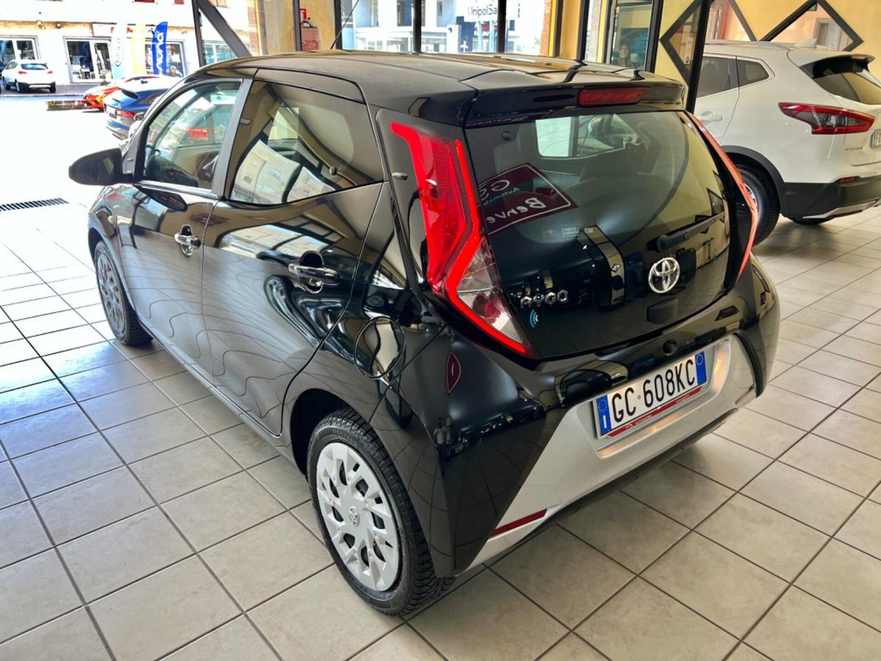 Toyota Aygo Connect 1.0 VVT-i 72 CV 5 porte x-play