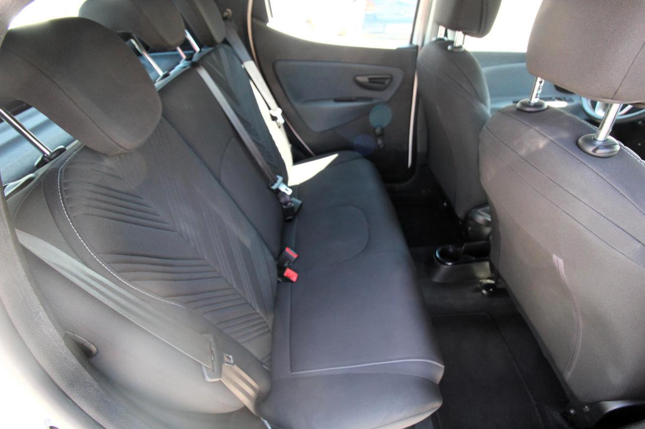 Lancia Ypsilon 1.0 FireFly 5 porte S&S Hybrid Alberta Ferretti