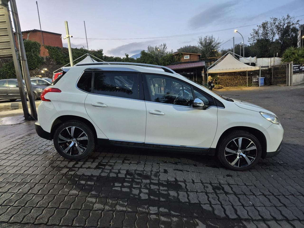 Peugeot 2008 BlueHDi 100 S&S Allure