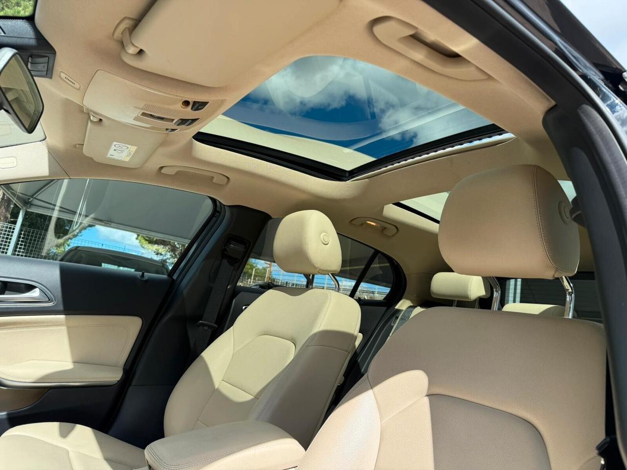 Mercedes-benz GLA 180 d Premium