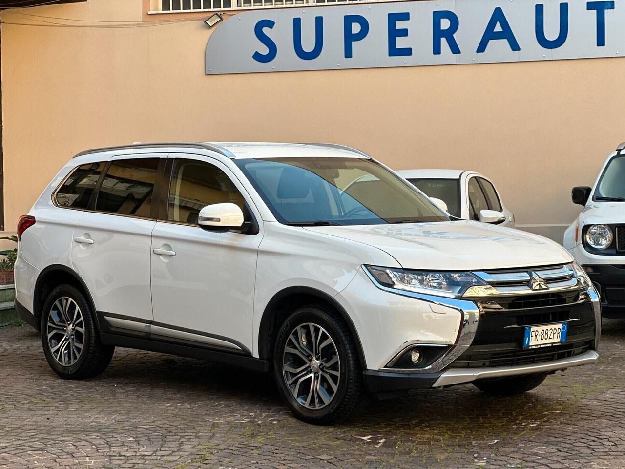 Mitsubishi Outlander 2.2 DI-D 4WD 7 POSTI