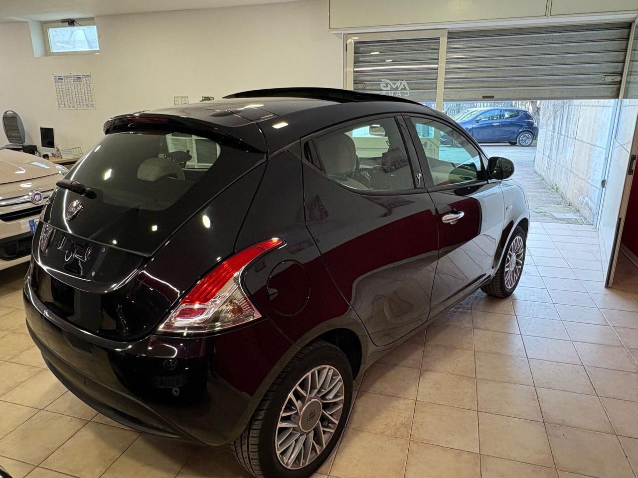 Lancia Ypsilon 0.9 TwinAir 85 CV 5 porte S&S Platinum