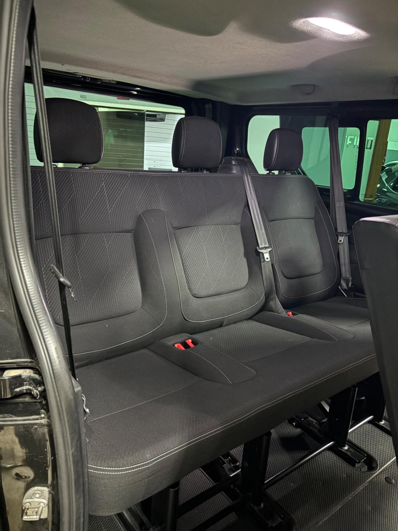 Nissan NV300 29 1.6 dCi 120CV PL-TN Bus M1