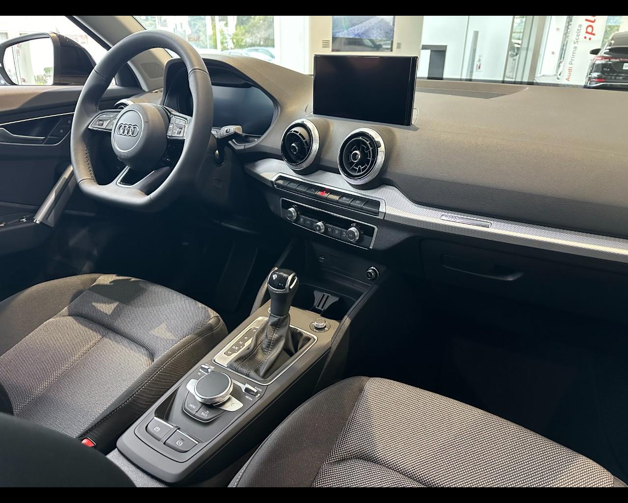 AUDI Q2 35 TFSI S-TRONIC IDENITY BLACK