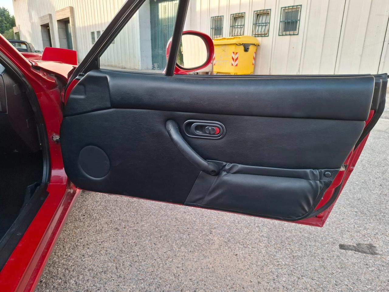 Mazda MX-5 1.8i 16V cat