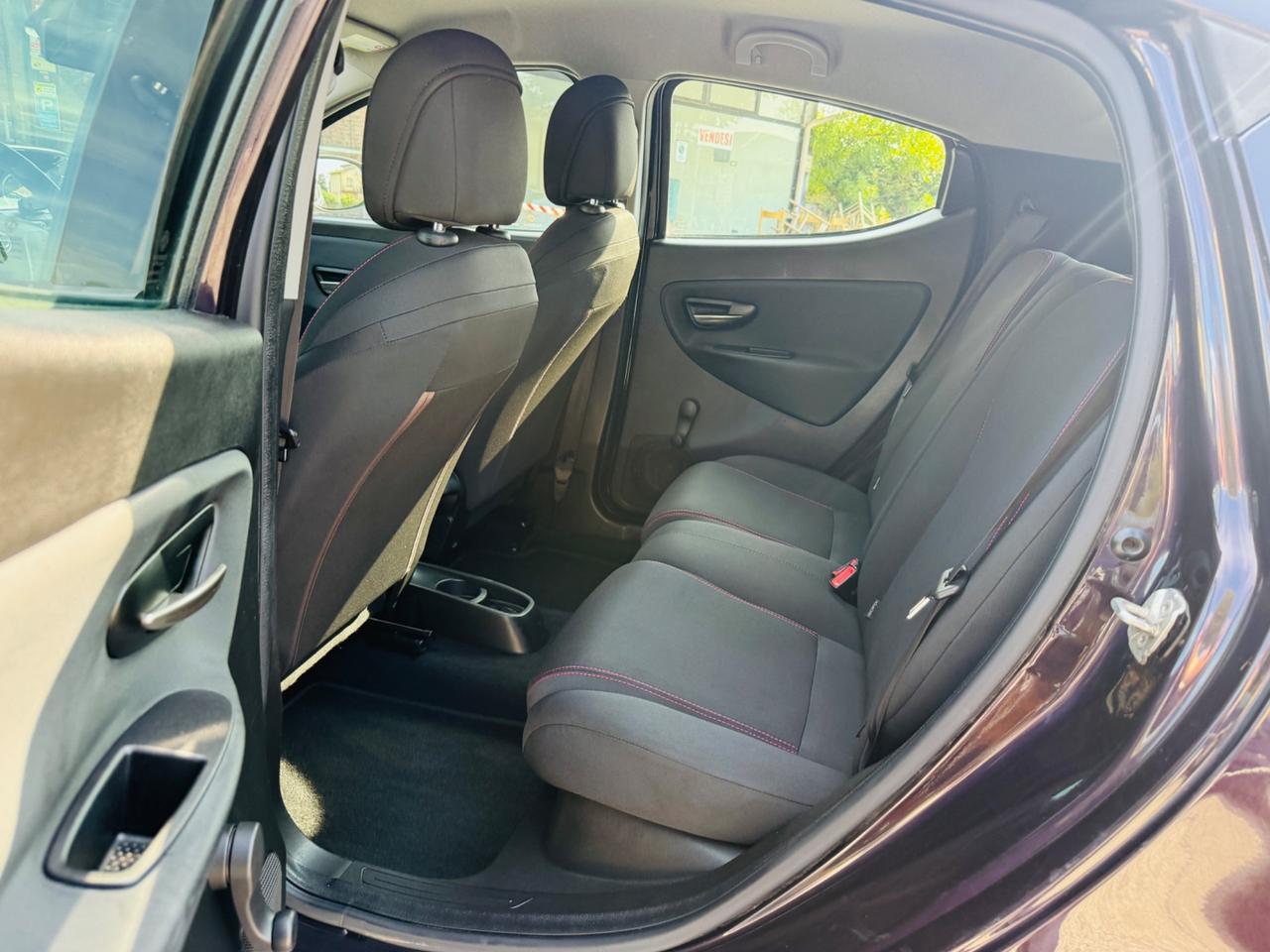 Lancia Ypsilon 0.9 TwinAir 85 CV 5 porte Metano Ecochic Elefantino