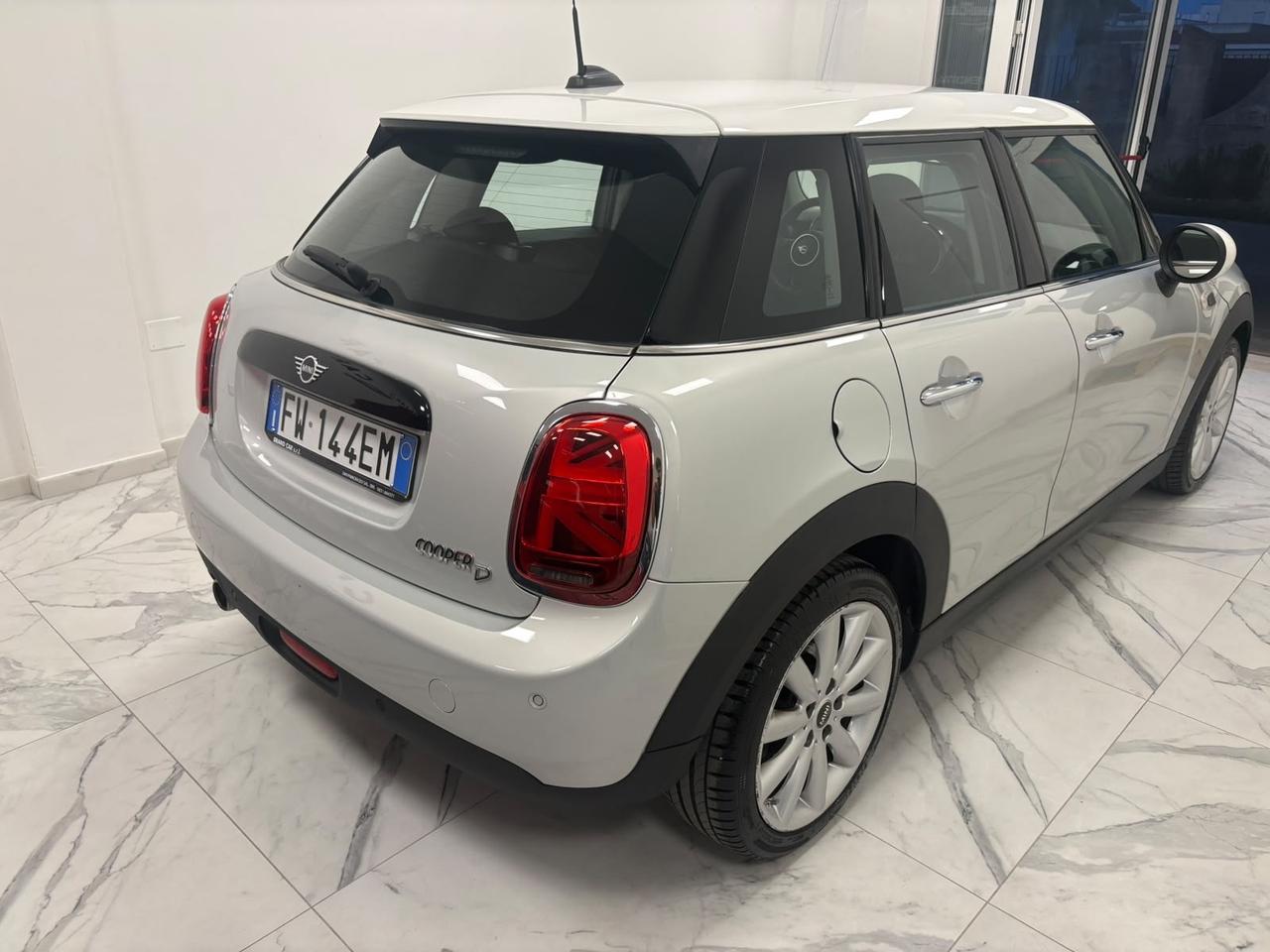 Mini Cooper 1500 D Baker Street Unipro 2019
