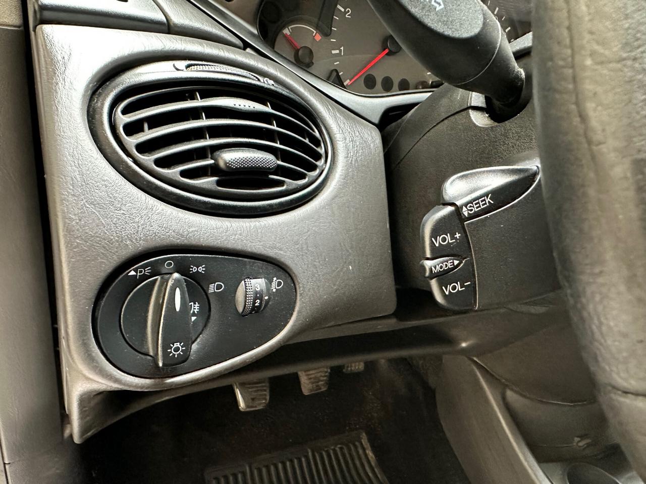 Ford Focus 1.8 TDCi Comandi audio Volante