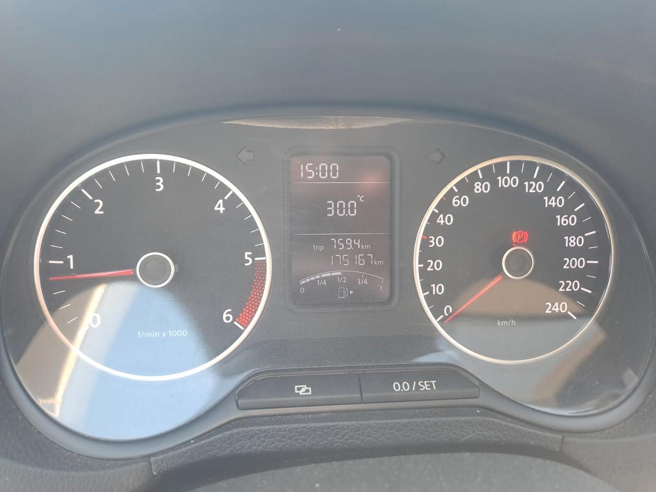 VOLKSWAGEN POLO