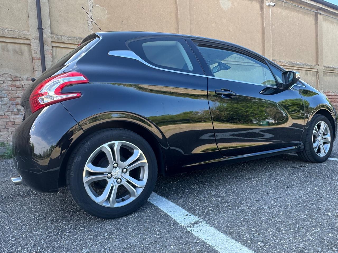 Peugeot 208 1.2 VTi 82 CV Splendide Condizioni