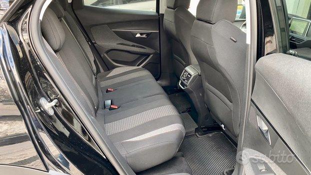 PEUGEOT 3008 1.6 HDI 120cv Aut