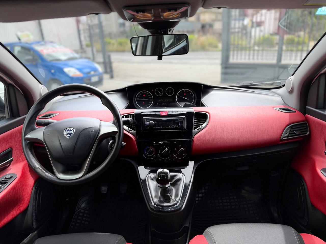 Lancia Ypsilon 0.9 TwinAir 85 CV 5 porte Metano Ecochic Silver