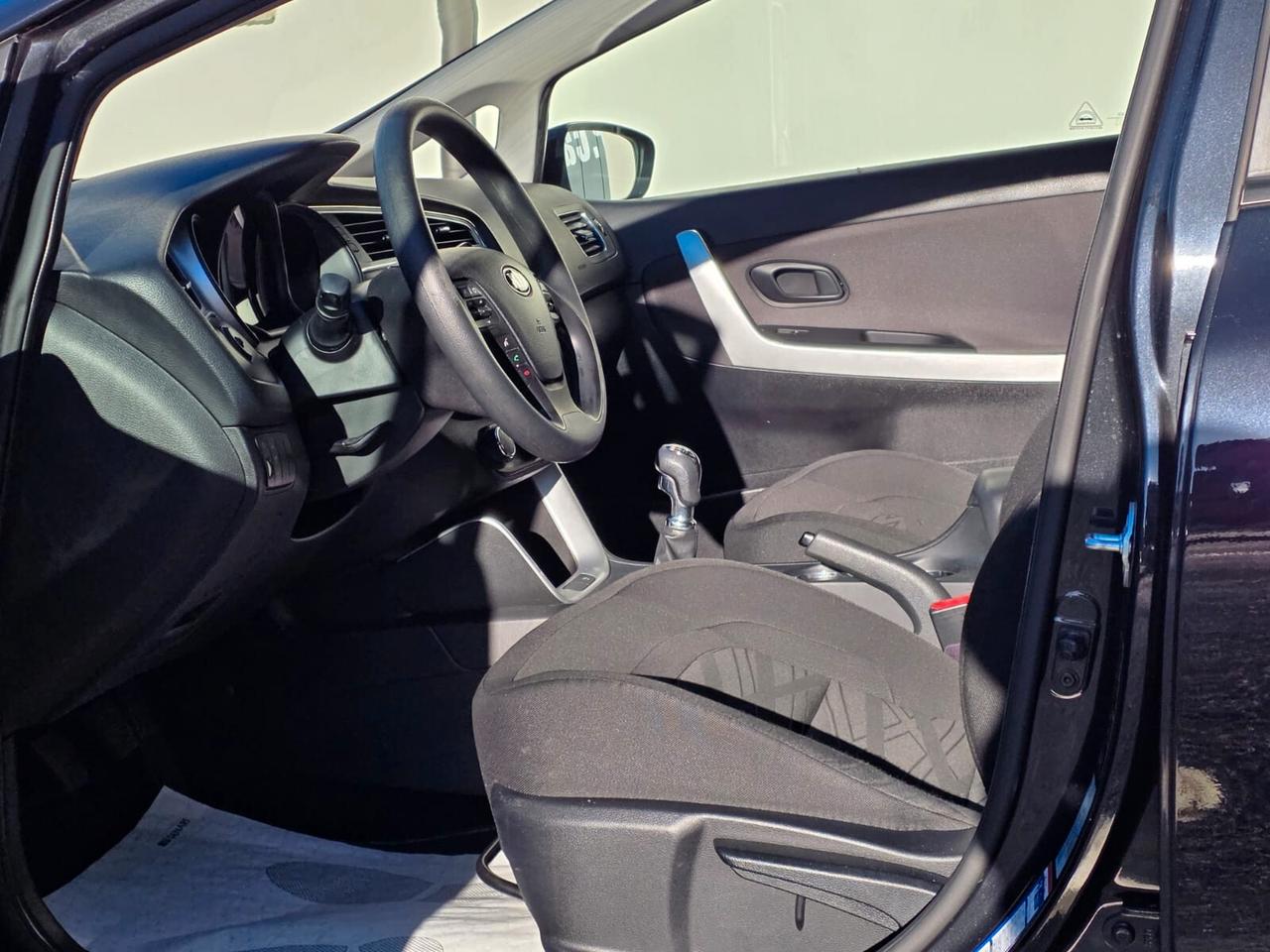 Kia Ceed 1.6 CRDI UNICO PROPRIETARIO ADATTA A NEOPATENTATI
