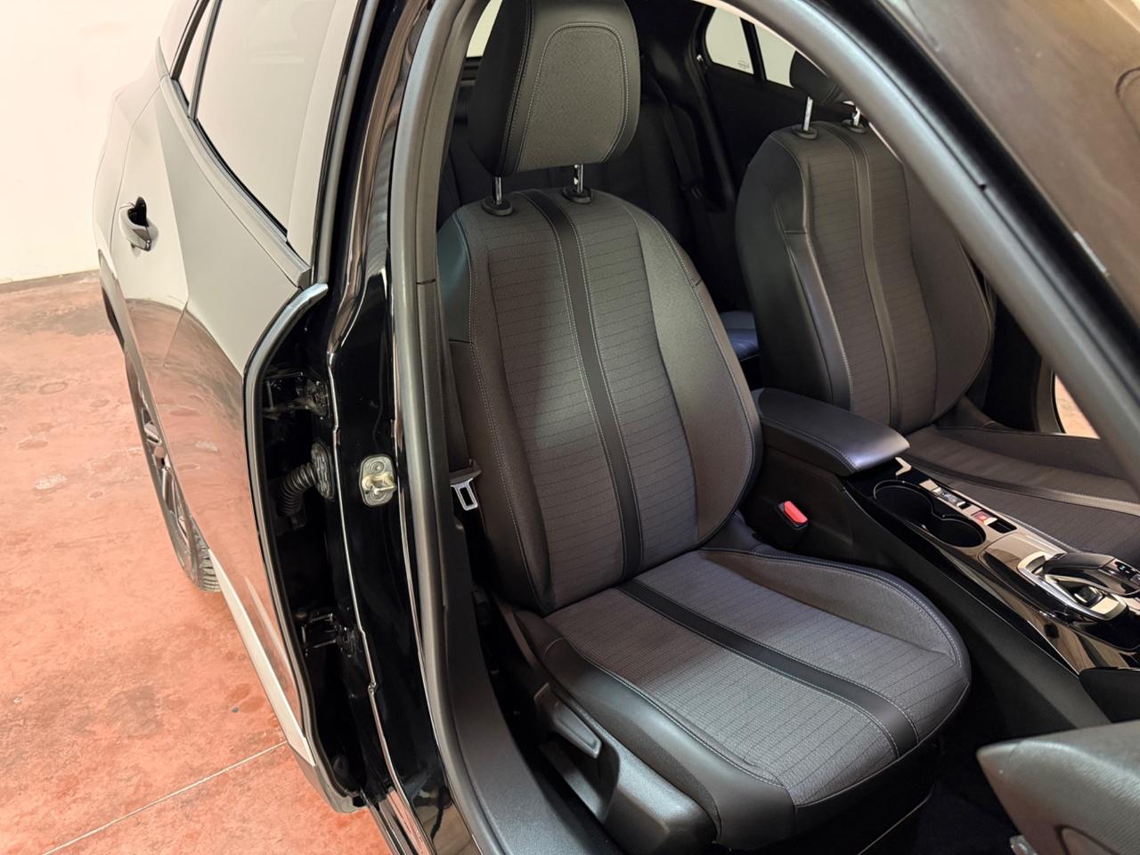 Peugeot 2008 BlueHDi 130 S&S EAT8 Allure Pack