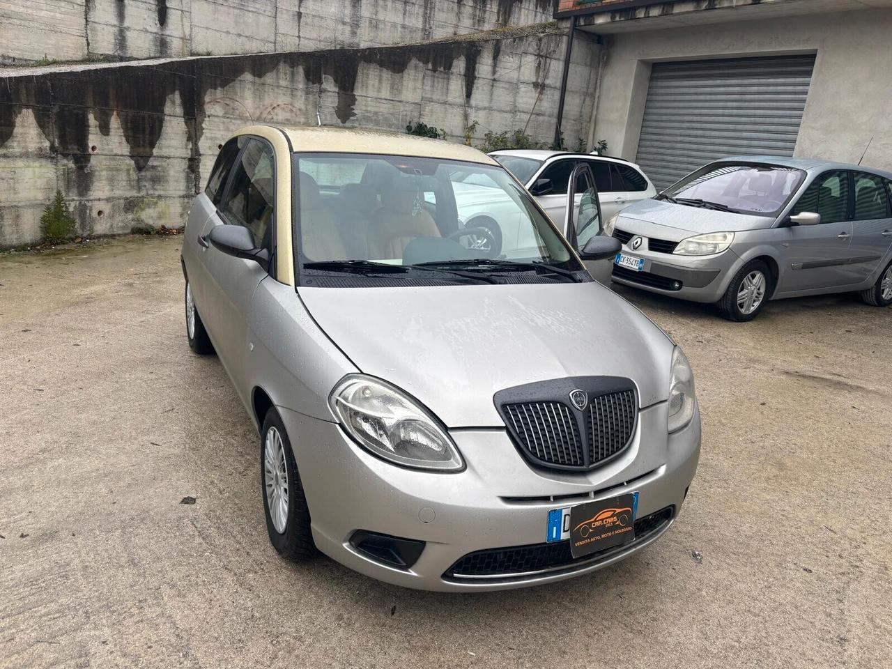 Lancia Ypsilon 1.3 MJT 75 CV Platino SATINATA