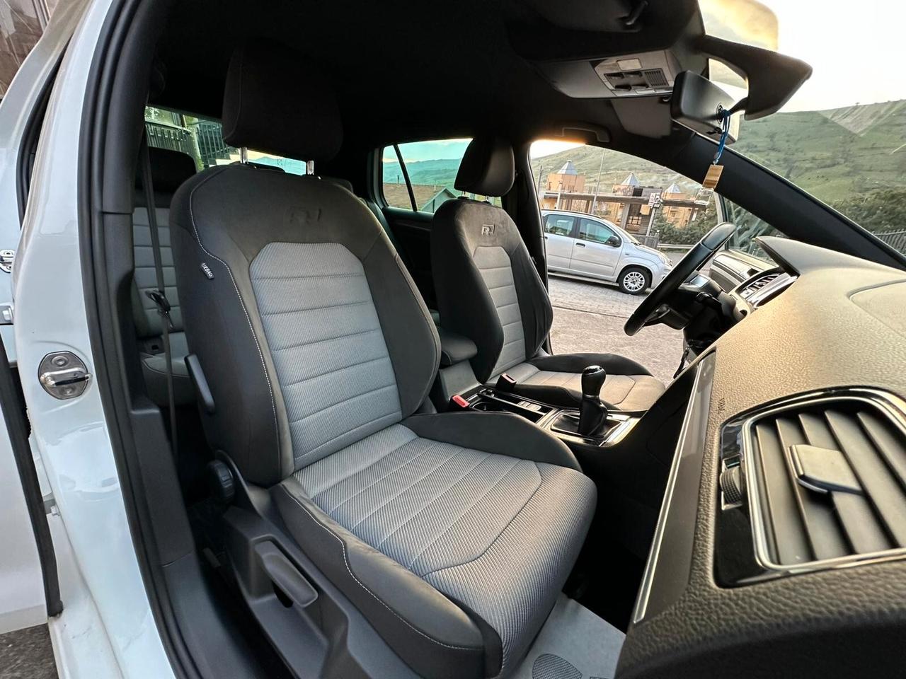 Volkswagen Golf 2.0 TDI 150 CV ALLESTIMENTO R-LINE