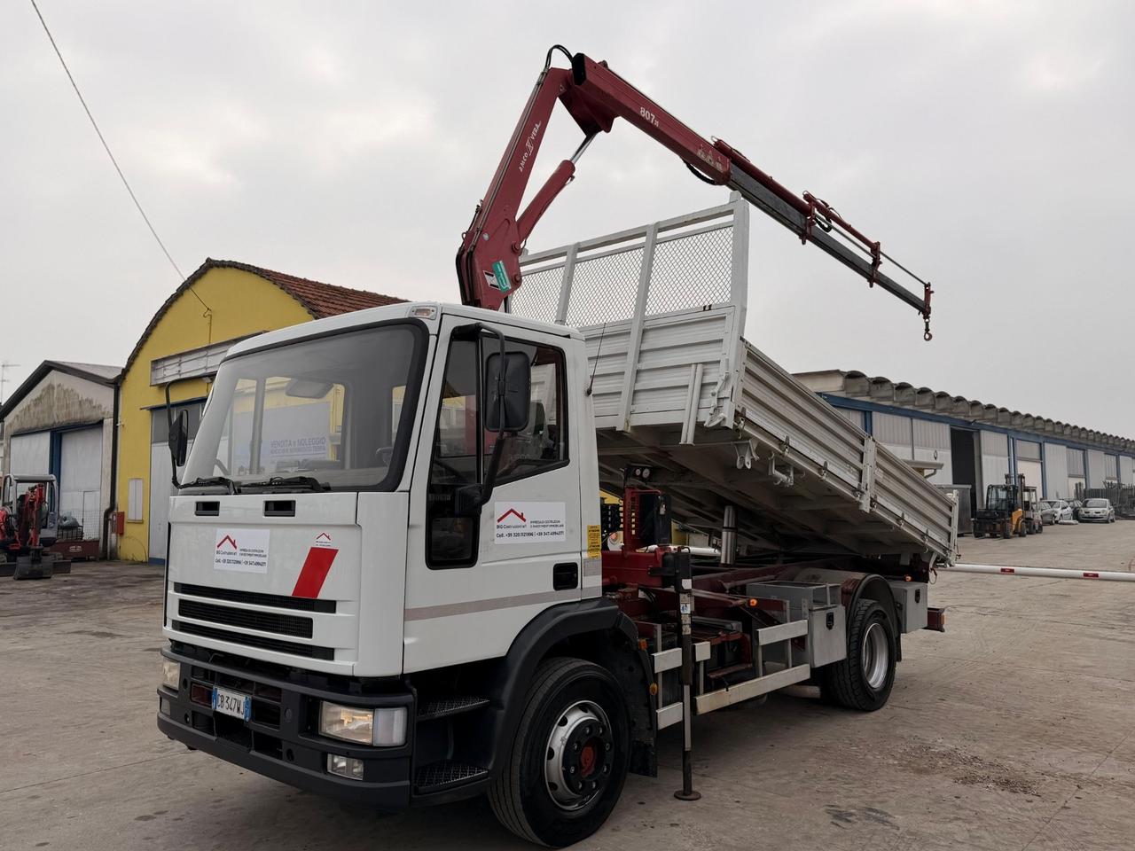 Iveco 130E18 ribaltabile con gru