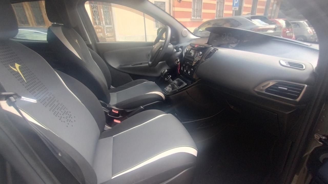 Lancia Ypsilon 1.2 69 CV 5 porte Elefantino NEOPATENTATI
