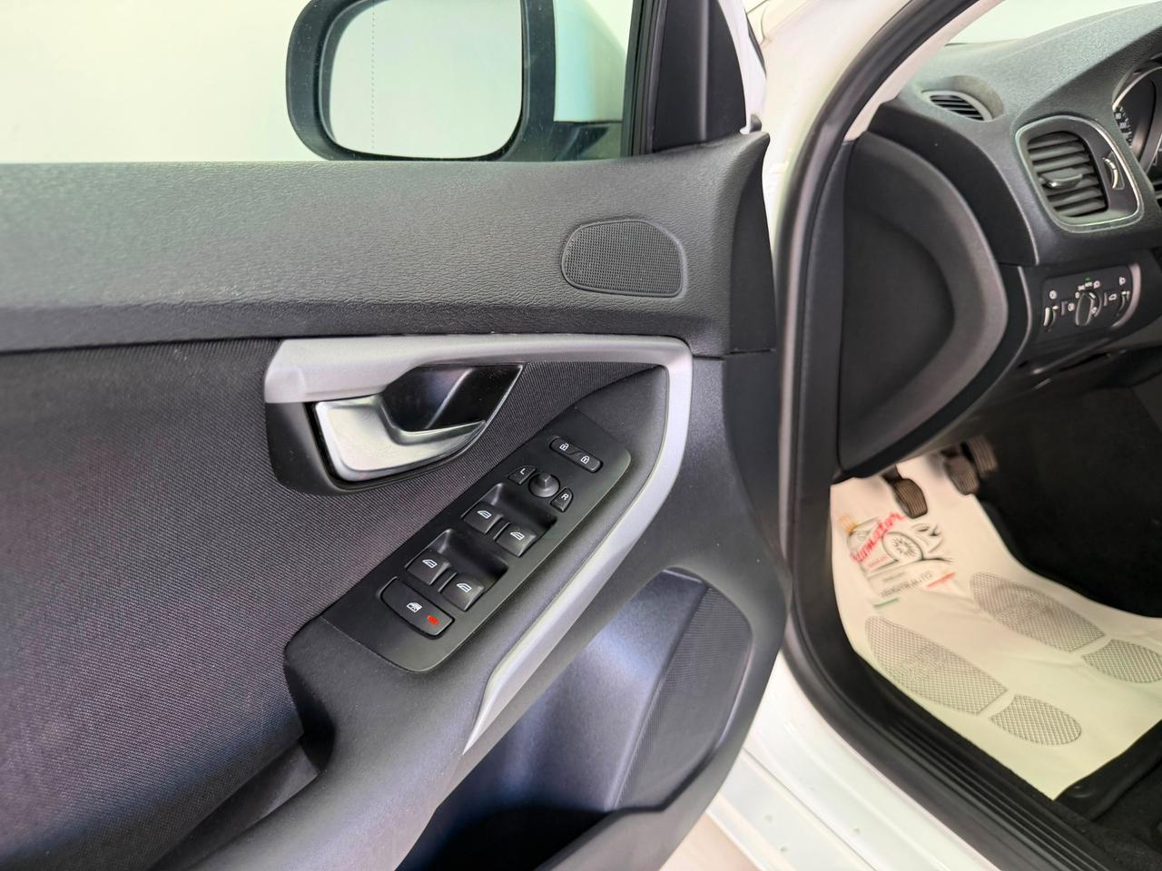 Volvo V40 D2 2.0 TDI 120 CV -UNIPRO-GARANTITA -2018