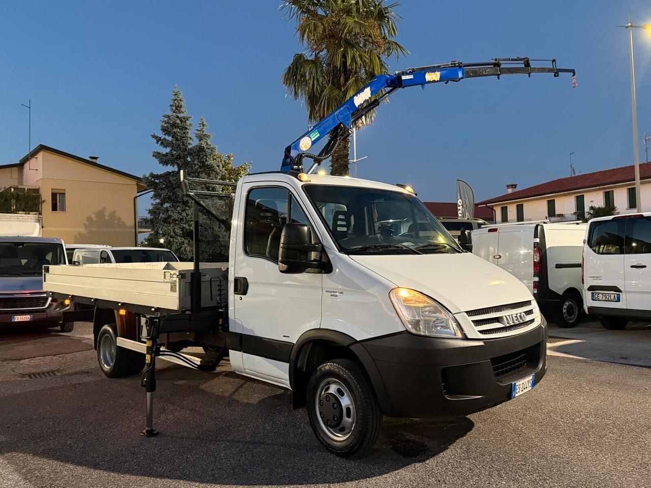 IVECO DAILY 35C 18 MOTORE 3.0 1 80 CV CASSONE DA 430 FISSO E GRU PM 3 ALTEZZA 10M